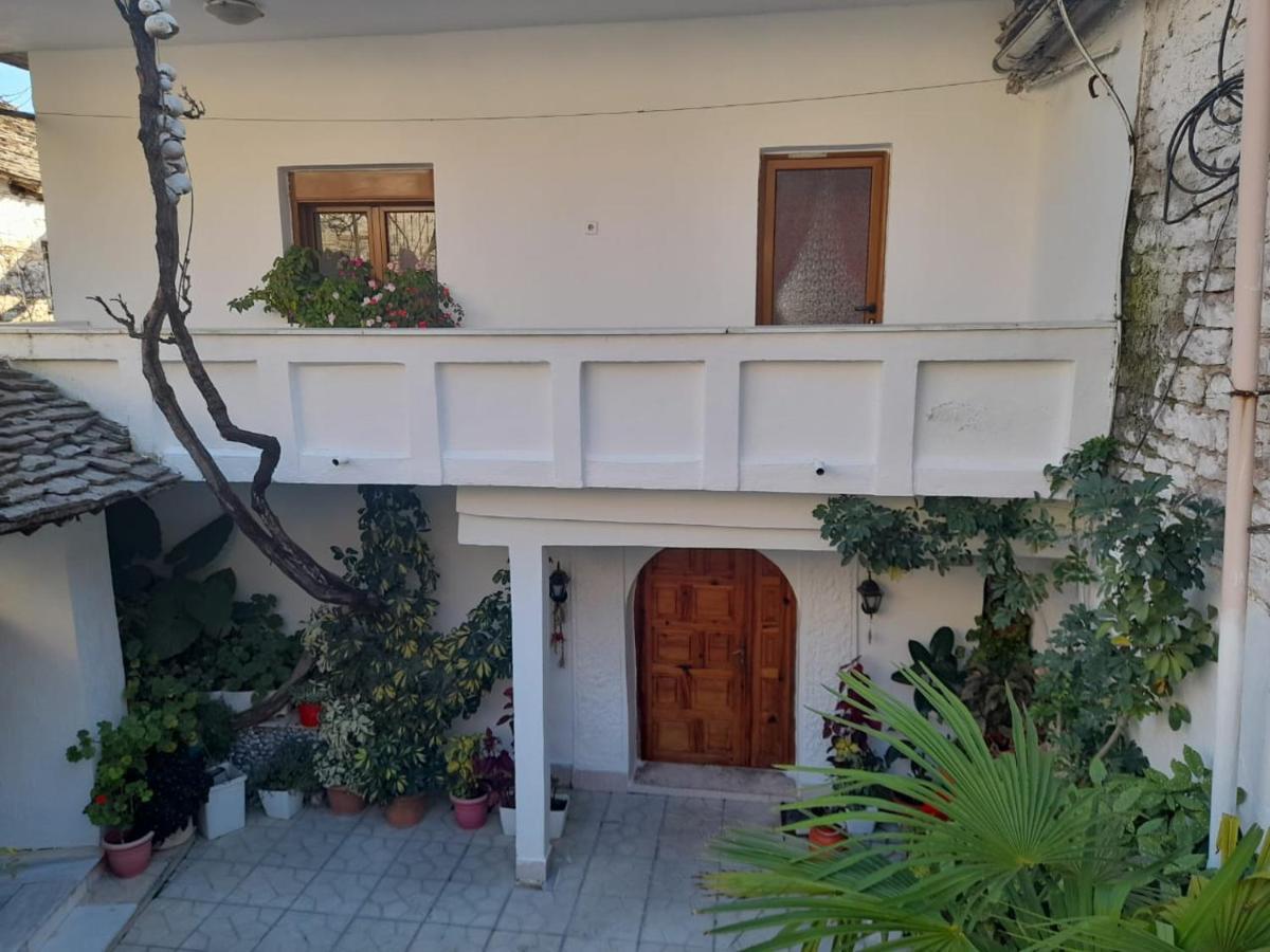 Sokolli Guest House Gjirokastër Exteriér fotografie