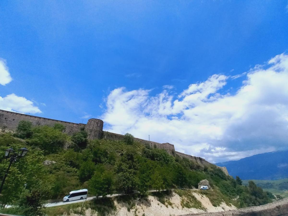 Sokolli Guest House Gjirokastër Exteriér fotografie